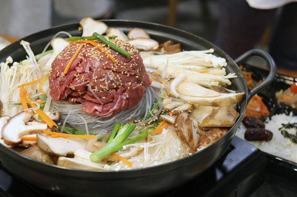 Recipe Guide: How to make Korean Army Stew (Budae Jjigae) at home